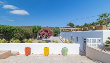 15 Can Jaume_web_outside area.jpg